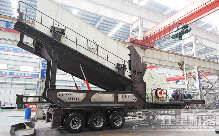 輪胎移動式河卵石破碎設備，中細碎反擊破+篩分一體機，效能高節能、綠色環保 