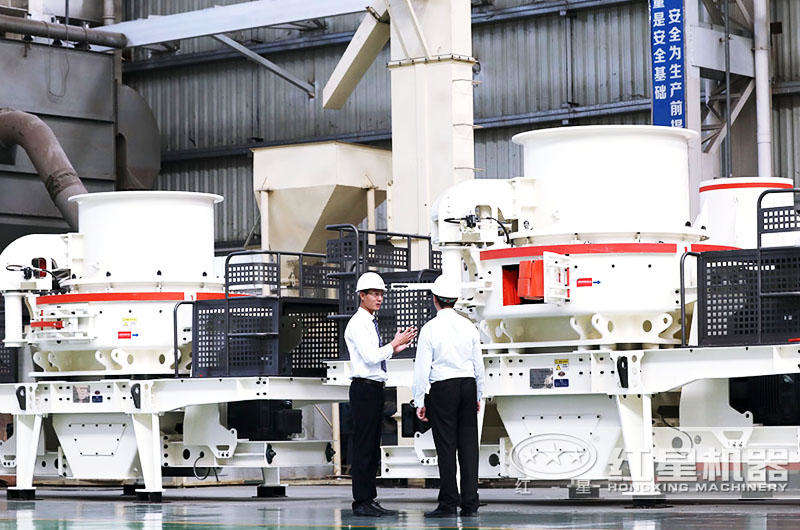 客戶到場(chǎng)參觀制砂破碎機(jī)，并咨詢