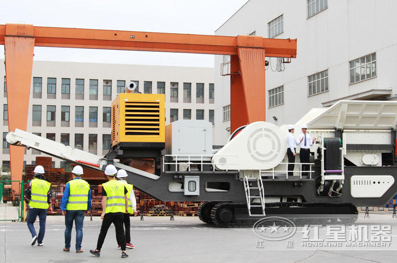 鄂破履帶移動式破碎機:給料+粗碎 鄂破履帶移動式破碎機:給料+粗碎