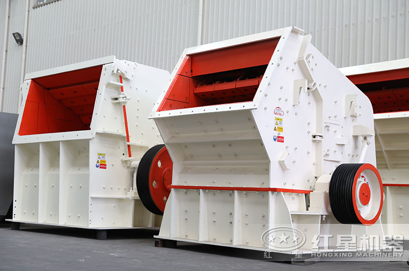 圖2:反擊式破碎機(jī) 圖2:反擊式破碎機(jī)