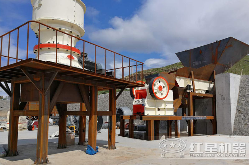 山東客戶時產(chǎn)2000噸碎石機(jī)已在安裝中 山東客戶時產(chǎn)2000噸碎石機(jī)已在安裝中