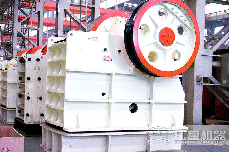 風化砂粗碎:顎式破碎機 風化砂粗碎:顎式破碎機