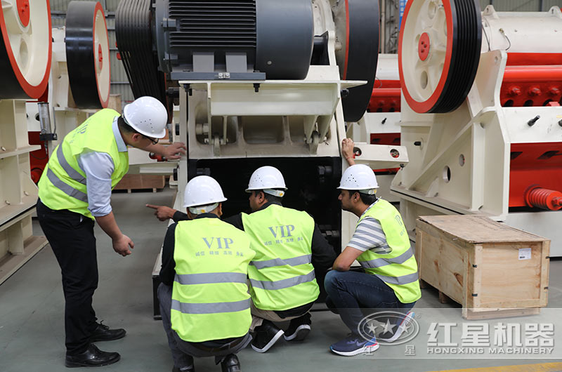 客戶到設(shè)備生產(chǎn)車間考察、了解設(shè)備
