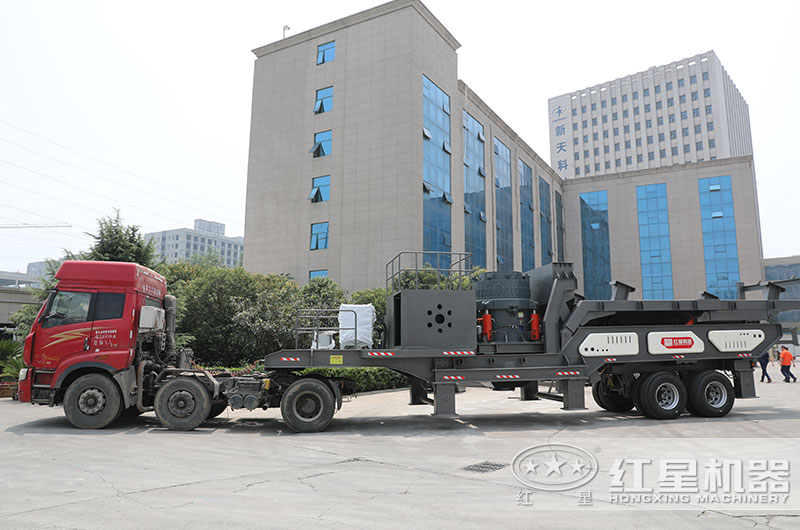 可移動小型碎石機(jī)械設(shè)備直接開往客戶現(xiàn)場 可移動小型碎石機(jī)械設(shè)備直接開往客戶現(xiàn)場