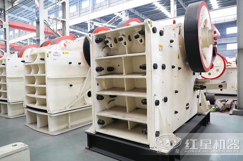 砂石料生產(chǎn)線全套設(shè)備:顎式破碎機(jī) 砂石料生產(chǎn)線全套設(shè)備:顎式破碎機(jī)