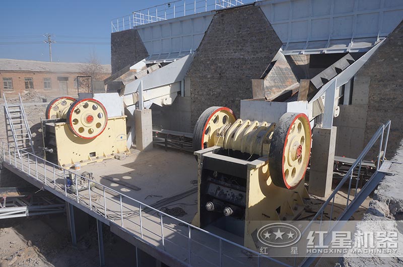 顎式破碎機工作現(xiàn)場圖片 顎式破碎機工作現(xiàn)場圖片