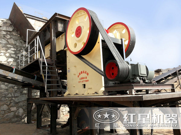 破碎機工作現(xiàn)場圖片