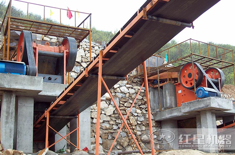 帶式輸送機(jī)工作現(xiàn)場 帶式輸送機(jī)工作現(xiàn)場