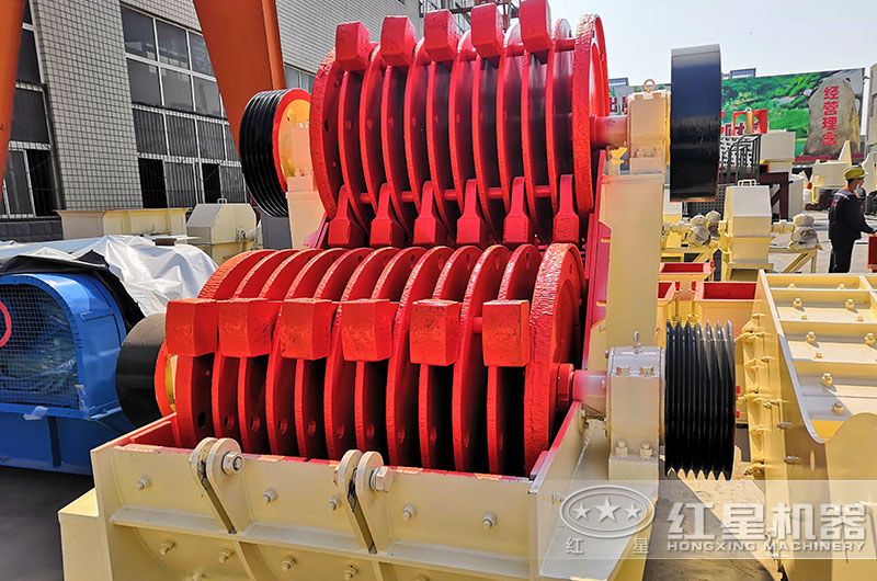 雙轉(zhuǎn)子錘式破碎機(jī)內(nèi)部結(jié)構(gòu) 雙轉(zhuǎn)子錘式破碎機(jī)內(nèi)部結(jié)構(gòu)