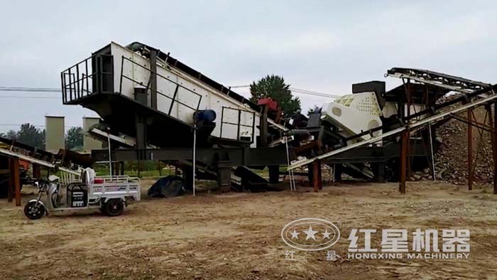 移動重錘式破碎篩分設(shè)備現(xiàn)場 移動重錘式破碎篩分設(shè)備現(xiàn)場