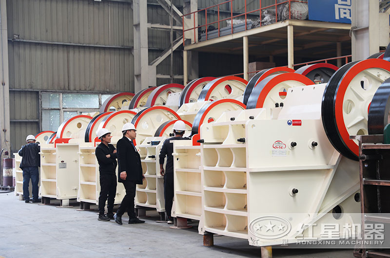 客戶來廠考察顎式破碎機設備 客戶來廠考察顎式破碎機設備