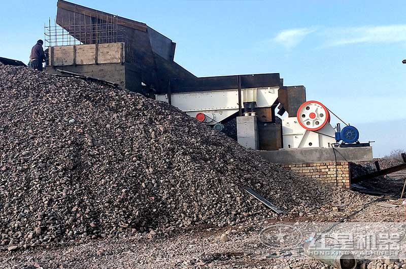 石油焦破碎加工現(xiàn)場 石油焦破碎加工現(xiàn)場