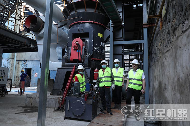 磨粉機(jī)生產(chǎn)現(xiàn)場